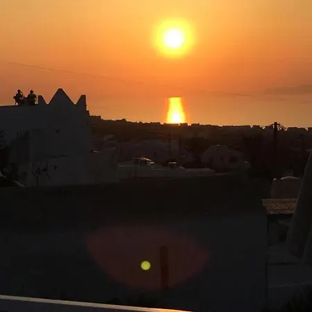 Red Stone * Oia (Santorini)