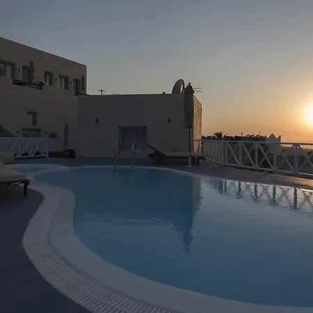 Red Stone Oia (Santorini)