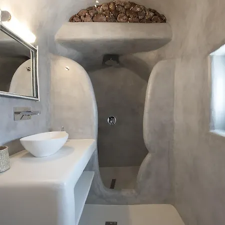 Red Stone * Oia (Santorini)