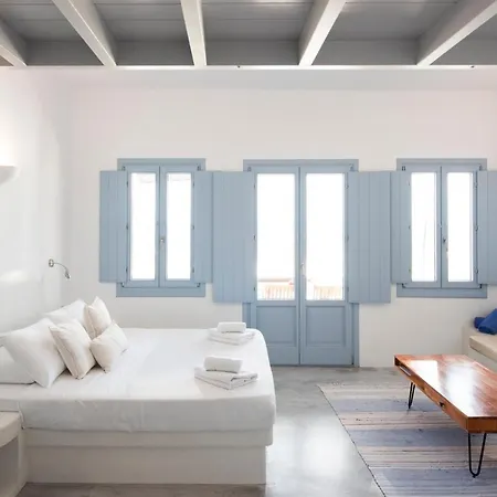 Red Stone * Oia (Santorini)