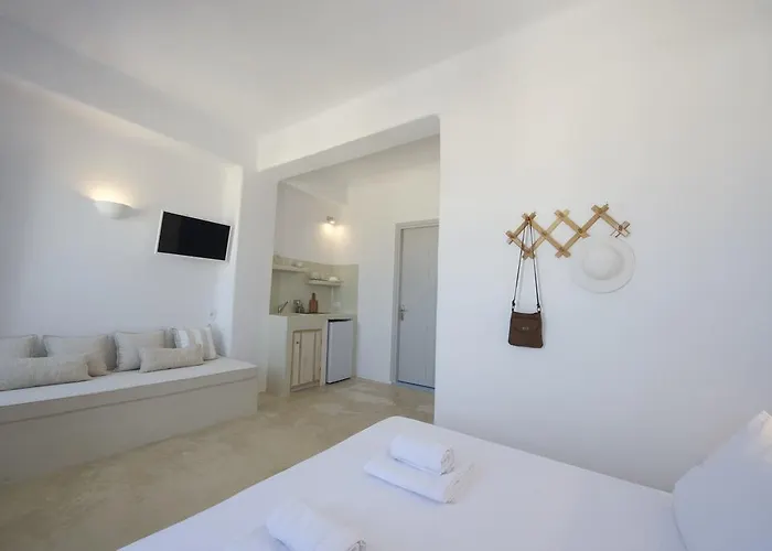 Red Stone * Oia (Santorini)